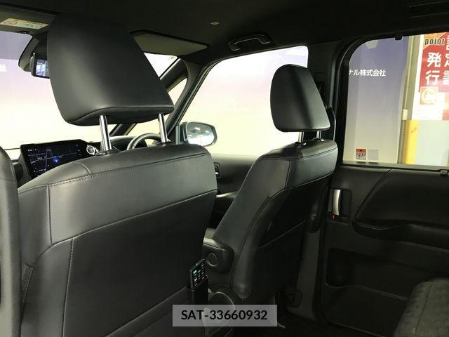 Toyota VOXY 2022-03 8210906-17