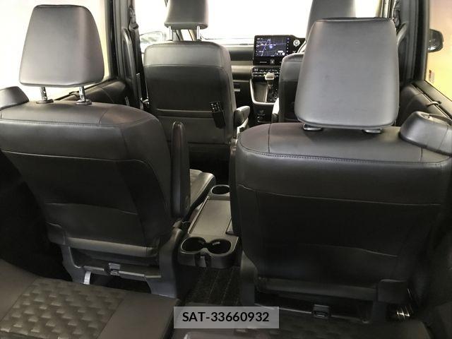 Toyota VOXY 2022-03 8210906-19