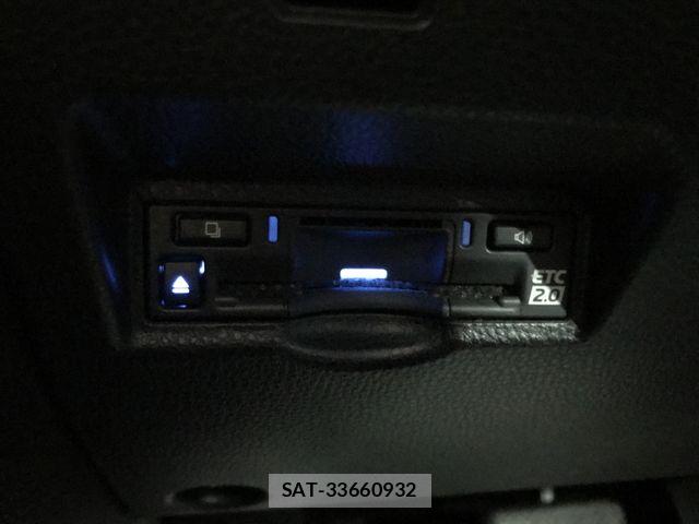 Toyota VOXY 2022-03 8210906-26