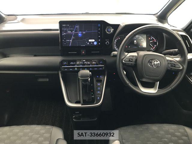 Toyota VOXY 2022-03 8210906-2