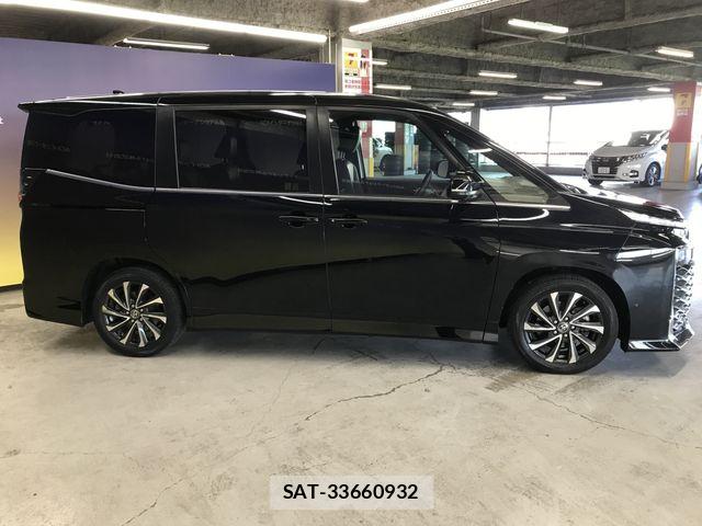 Toyota VOXY 2022-03 8210906-6