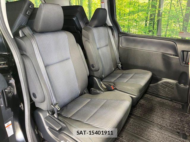 Toyota VOXY 2015-09 8210942-8