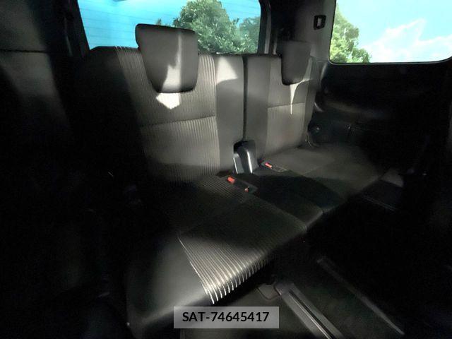 Toyota VOXY 2020-02 8210928-9
