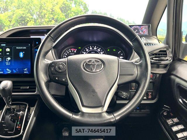 Toyota VOXY 2020-02 8210928-11
