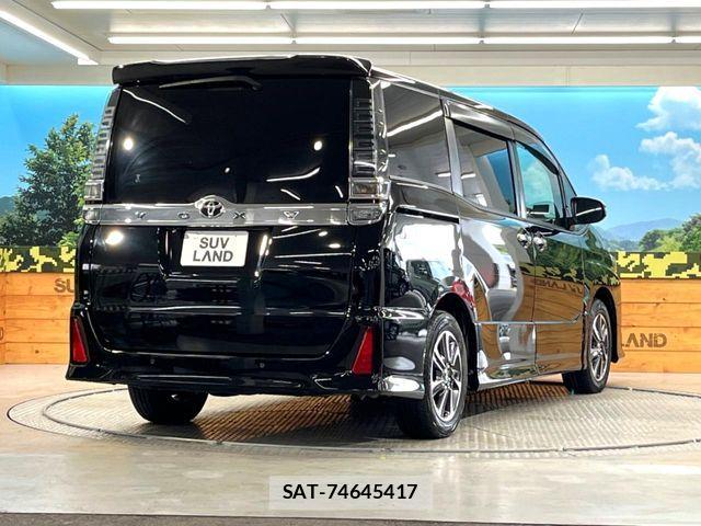 Toyota VOXY 2020-02 8210928-17