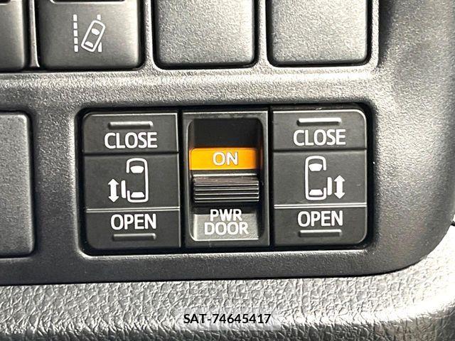 Toyota VOXY 2020-02 8210928-5