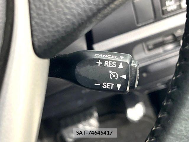 Toyota VOXY 2020-02 8210928-6
