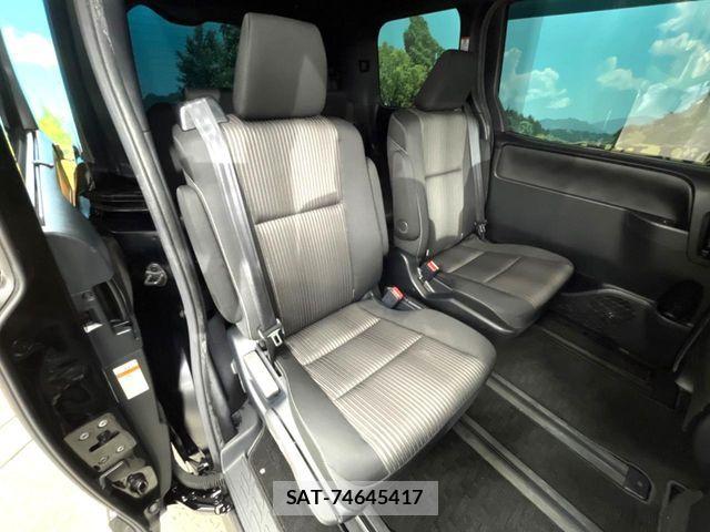 Toyota VOXY 2020-02 8210928-8