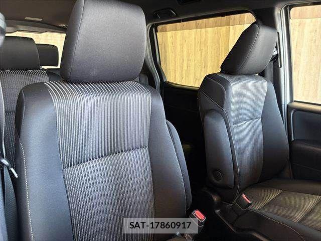 Toyota VOXY 2018-11 8210940-9