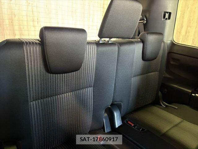 Toyota VOXY 2018-11 8210940-11