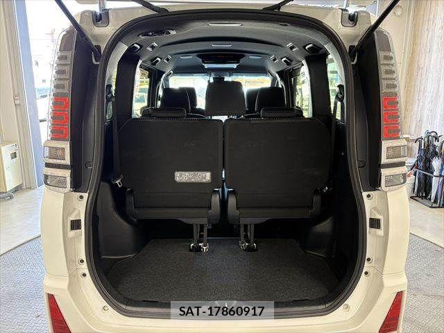 Toyota VOXY 2018-11 8210940-12