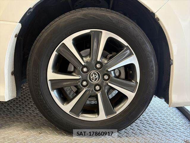 Toyota VOXY 2018-11 8210940-16