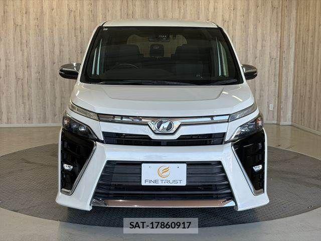 Toyota VOXY 2018-11 8210940-17