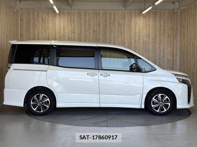 Toyota VOXY 2018-11 8210940-19