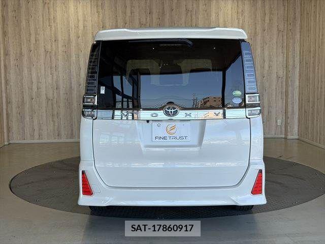 Toyota VOXY 2018-11 8210940-20