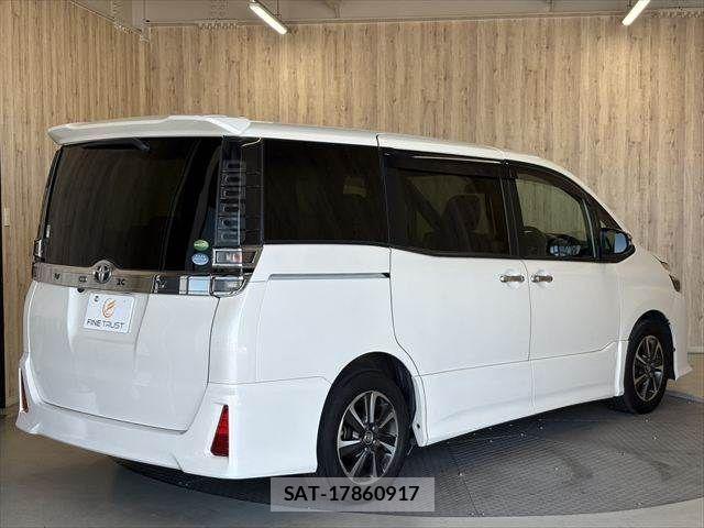 Toyota VOXY 2018-11 8210940-21