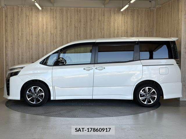 Toyota VOXY 2018-11 8210940-23