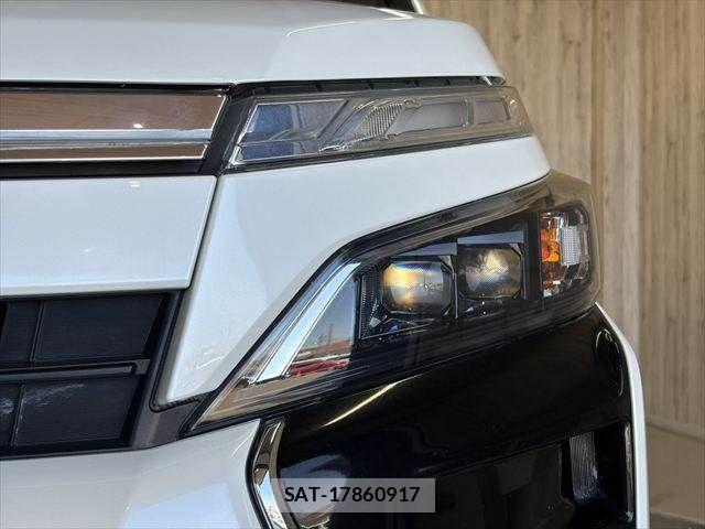 Toyota VOXY 2018-11 8210940-24