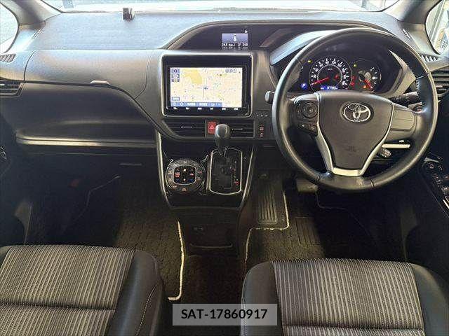 Toyota VOXY 2018-11 8210940-2