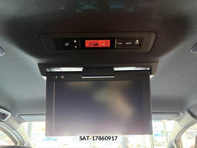 Toyota VOXY 2018-11 8210940-6