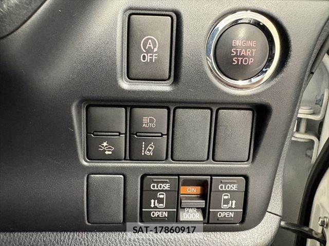 Toyota VOXY 2018-11 8210940-7