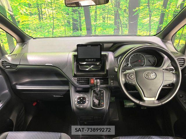 Toyota VOXY 2016-07 8210946-1