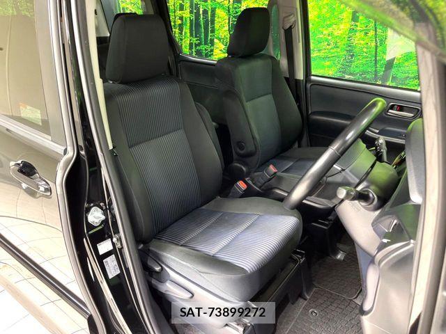 Toyota VOXY 2016-07 8210946-7