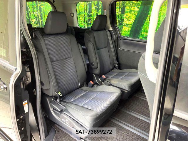 Toyota VOXY 2016-07 8210946-8