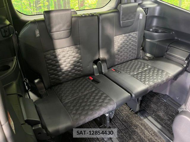 Toyota VOXY 2024-03 8210905-9