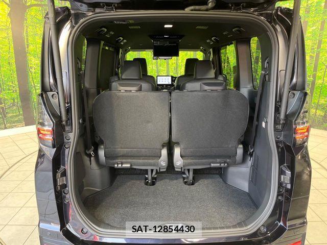 Toyota VOXY 2024-03 8210905-10