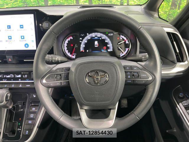 Toyota VOXY 2024-03 8210905-11