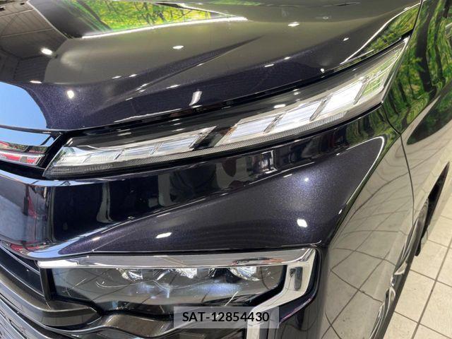 Toyota VOXY 2024-03 8210905-12