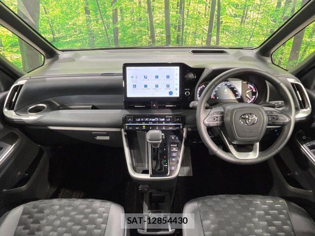 Toyota VOXY 2024-03 8210905-1