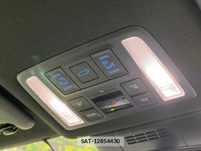 Toyota VOXY 2024-03 8210905-2