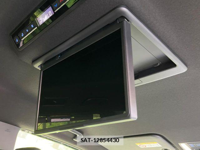 Toyota VOXY 2024-03 8210905-6