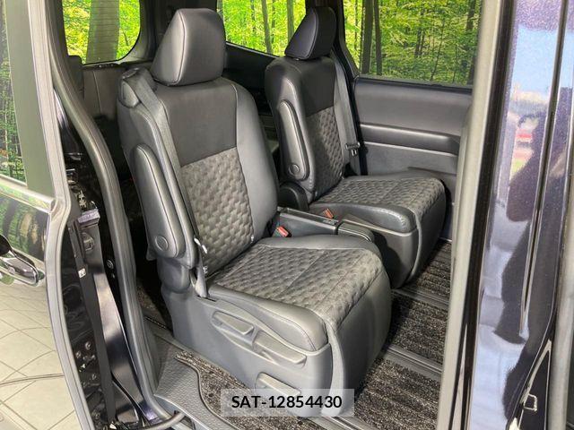 Toyota VOXY 2024-03 8210905-8
