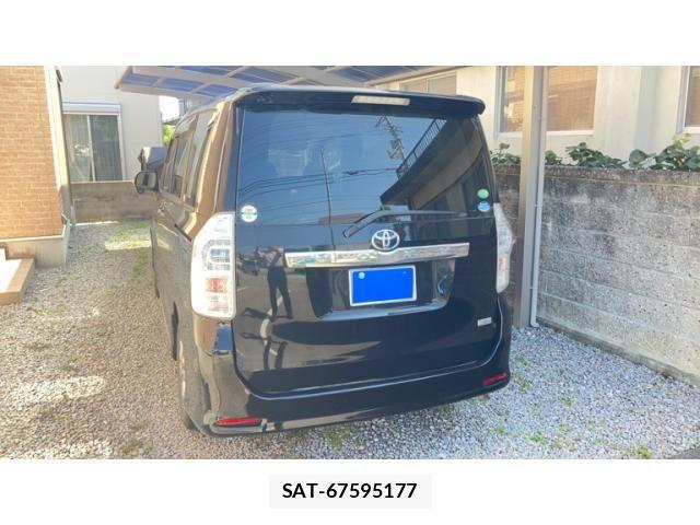 Toyota VOXY 2012-03 8210957-9
