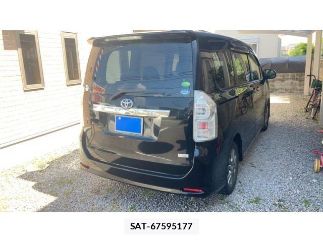 Toyota VOXY 2012-03 8210957-10
