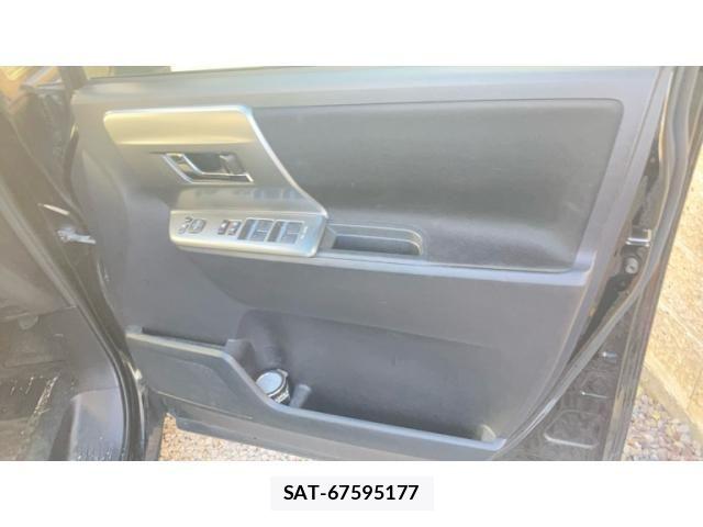 Toyota VOXY 2012-03 8210957-15