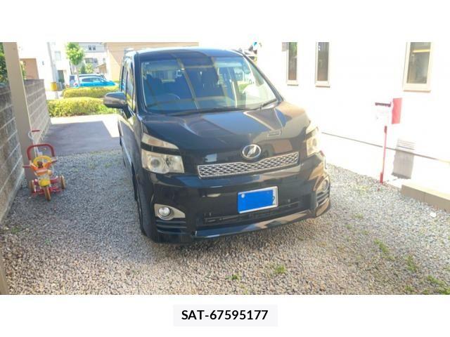 Toyota VOXY 2012-03 8210957-1