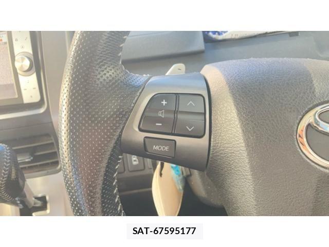 Toyota VOXY 2012-03 8210957-19