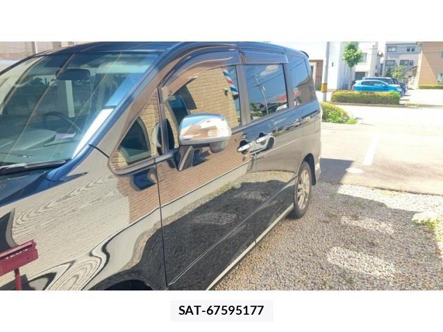 Toyota VOXY 2012-03 8210957-5