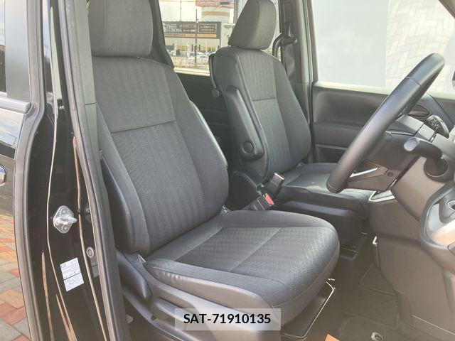 Toyota VOXY 2023-09 8210916-10