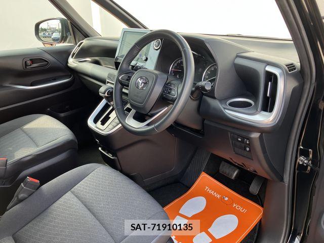 Toyota VOXY 2023-09 8210916-1