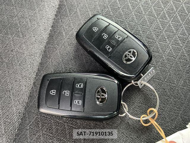 Toyota VOXY 2023-09 8210916-27