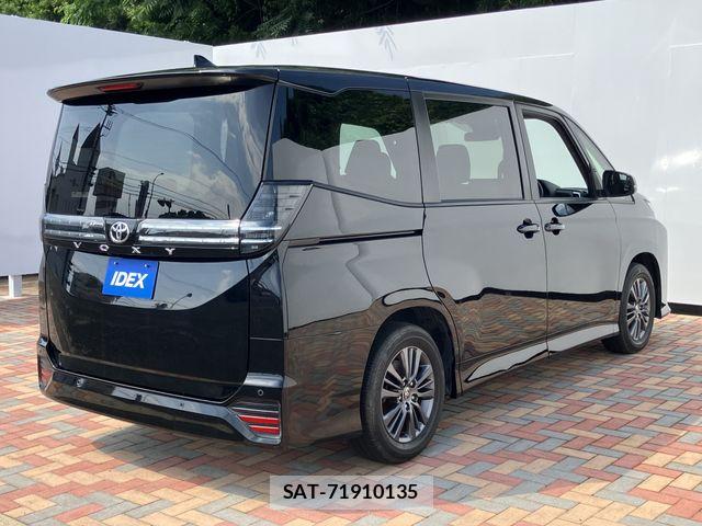 Toyota VOXY 2023-09 8210916-2