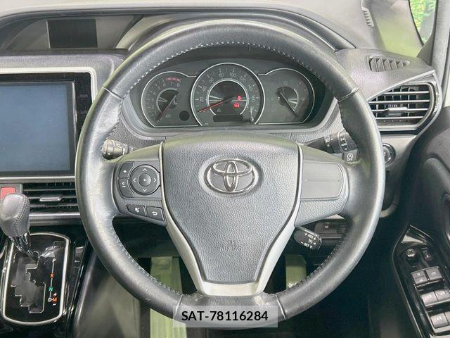 Toyota VOXY 2017-08 8210935-11