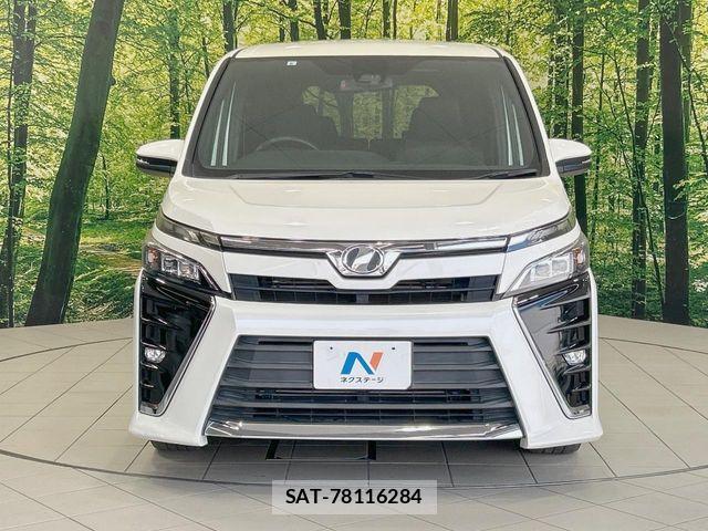 Toyota VOXY 2017-08 8210935-14