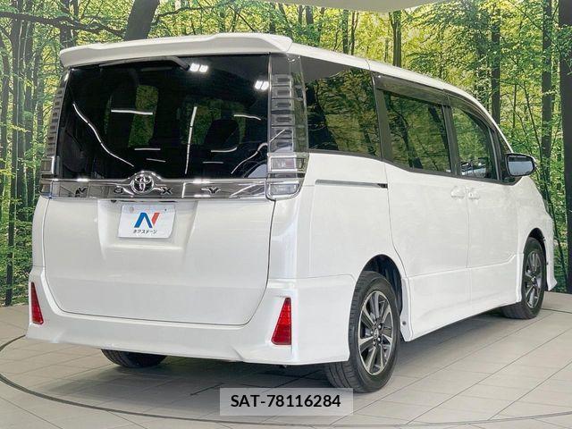 Toyota VOXY 2017-08 8210935-16