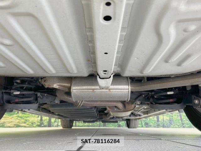 Toyota VOXY 2017-08 8210935-18